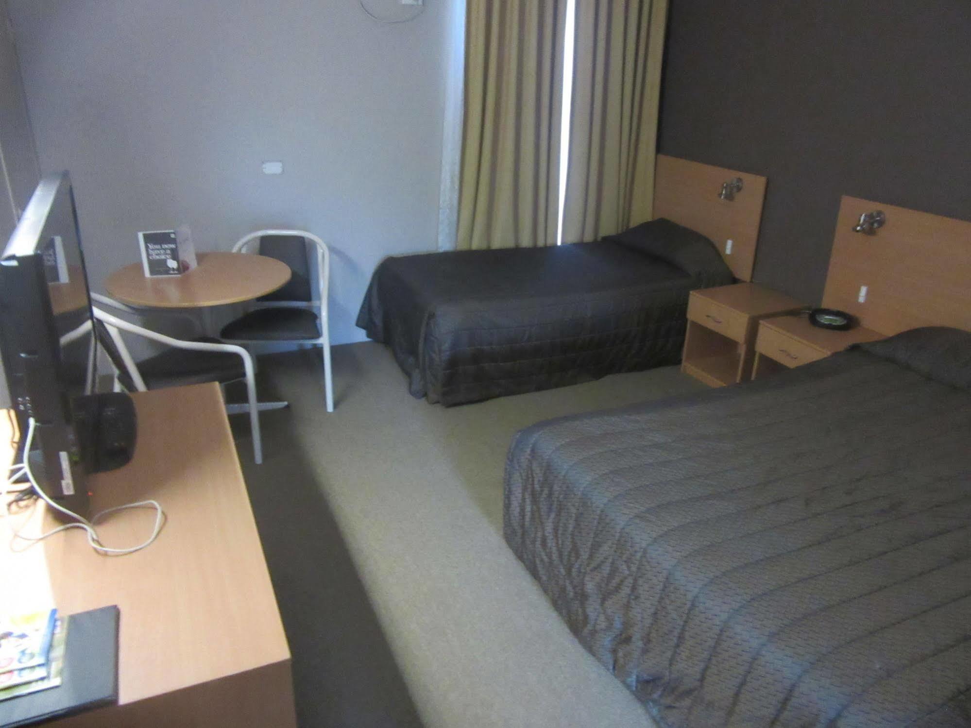 וורוויק פארם El Toro Motel מראה חיצוני תמונה