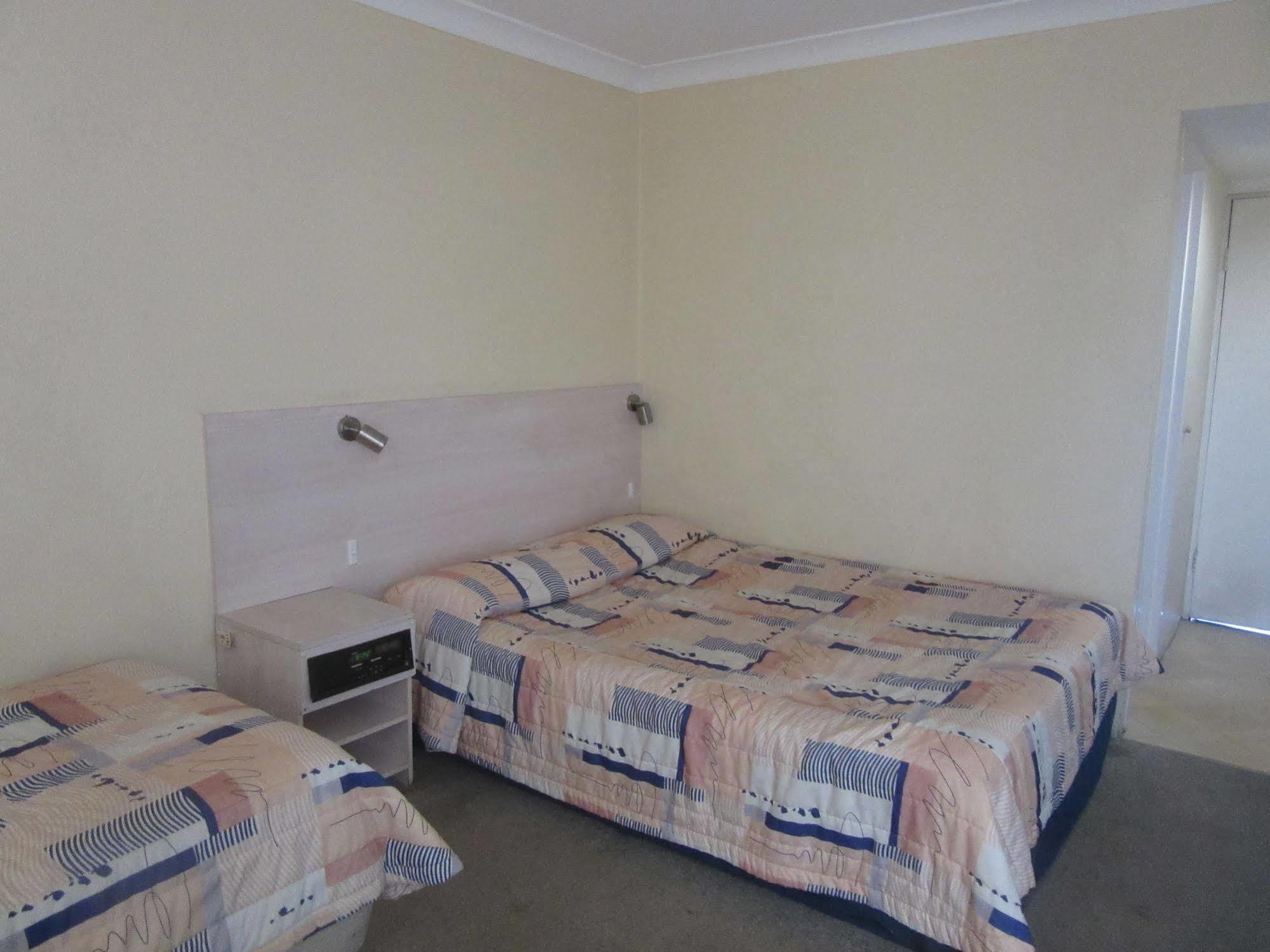 וורוויק פארם El Toro Motel מראה חיצוני תמונה