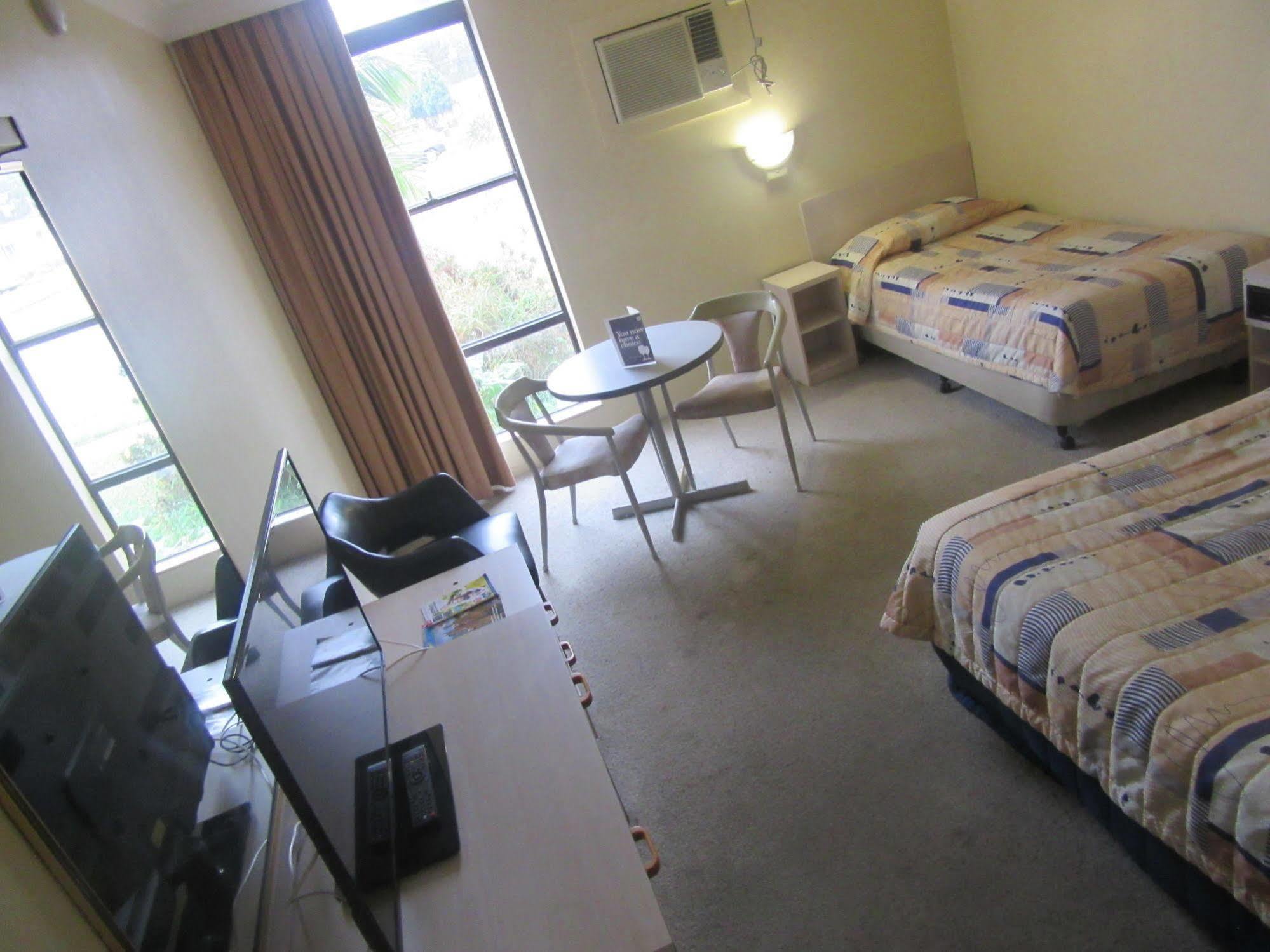 וורוויק פארם El Toro Motel מראה חיצוני תמונה